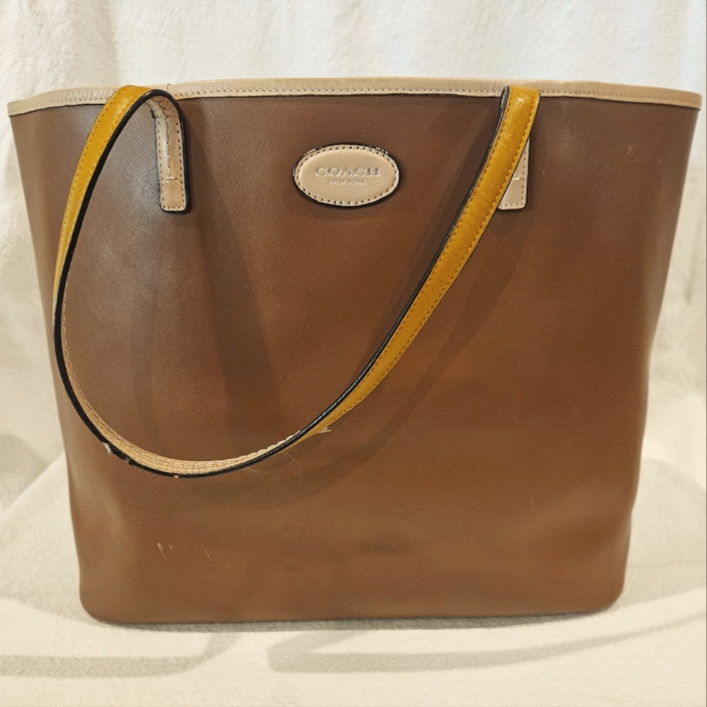 COACH Park Metro Saffiano Leather Large Tote Bag.Measures:  17x12x6